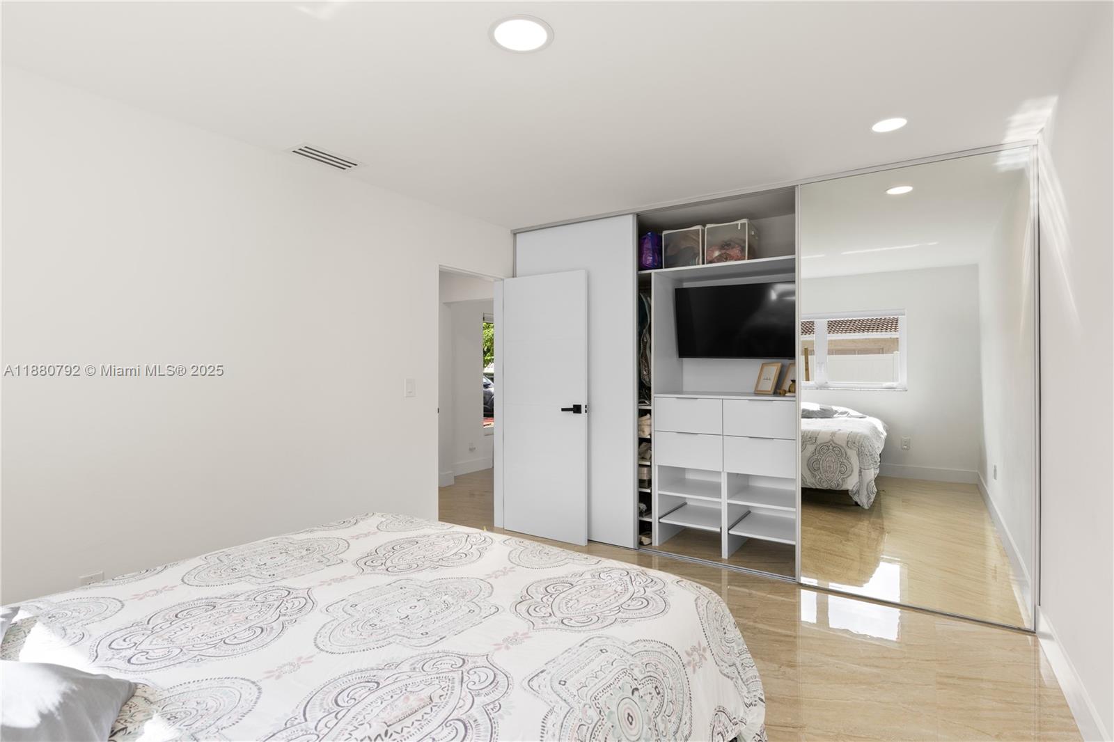 COUNTRY CLUB OF MIAMI EST - Residential Lease