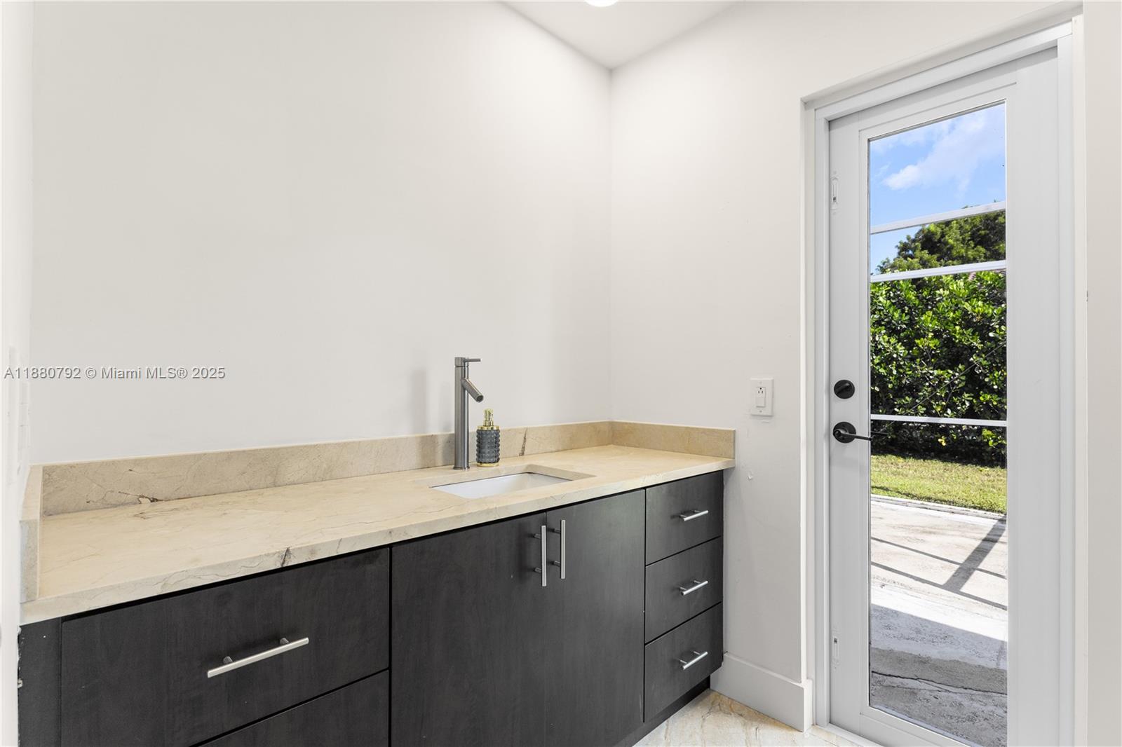 COUNTRY CLUB OF MIAMI EST - Residential Lease