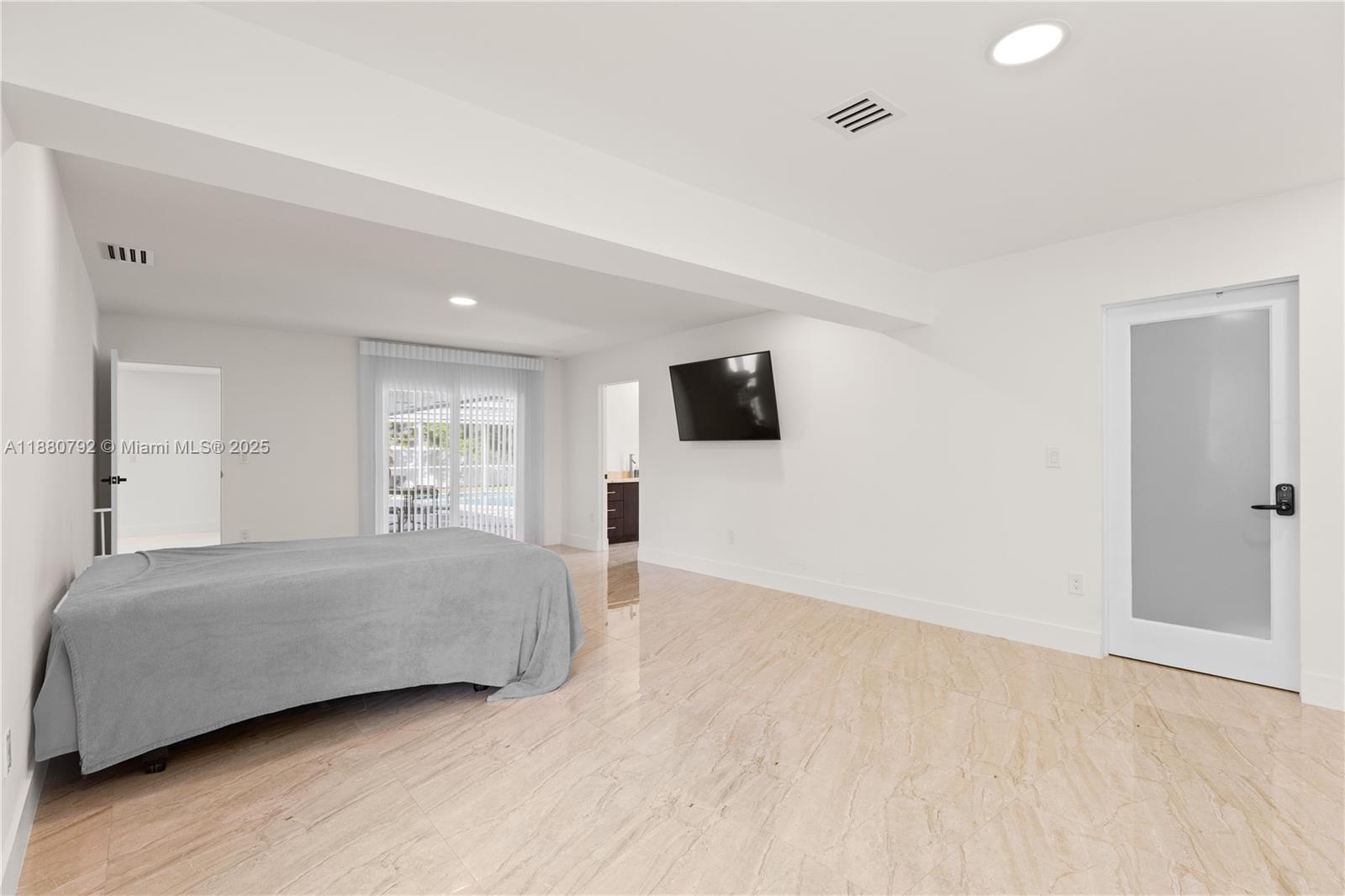 COUNTRY CLUB OF MIAMI EST - Residential Lease
