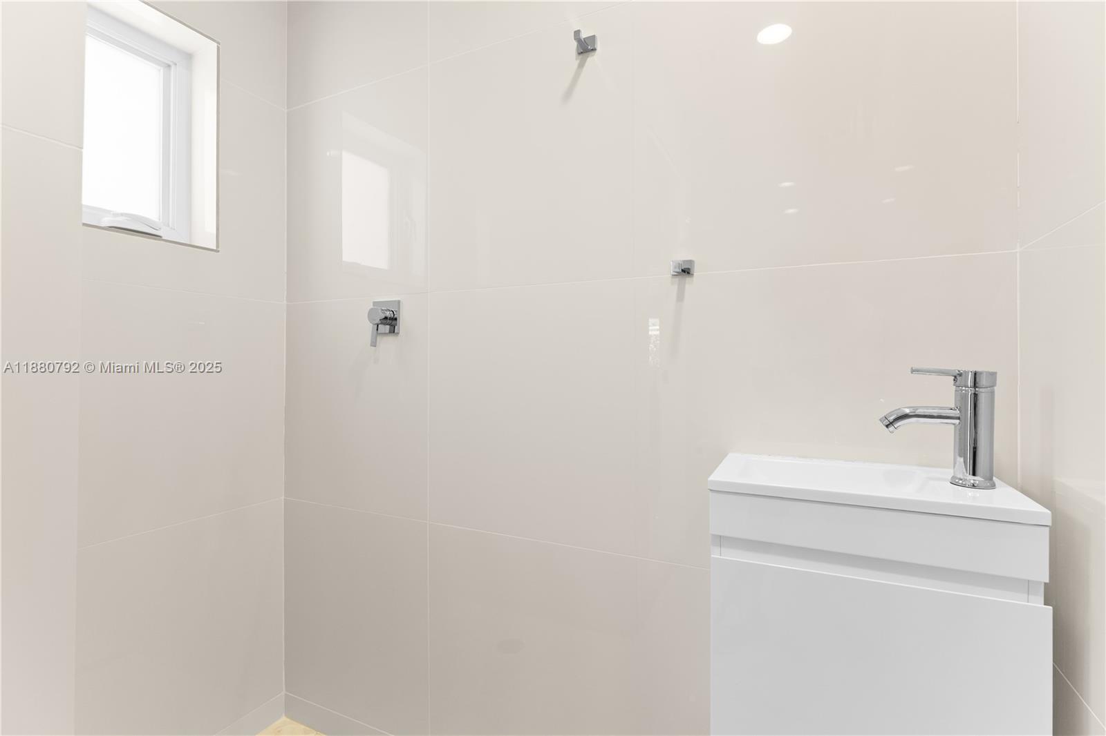 COUNTRY CLUB OF MIAMI EST - Residential Lease
