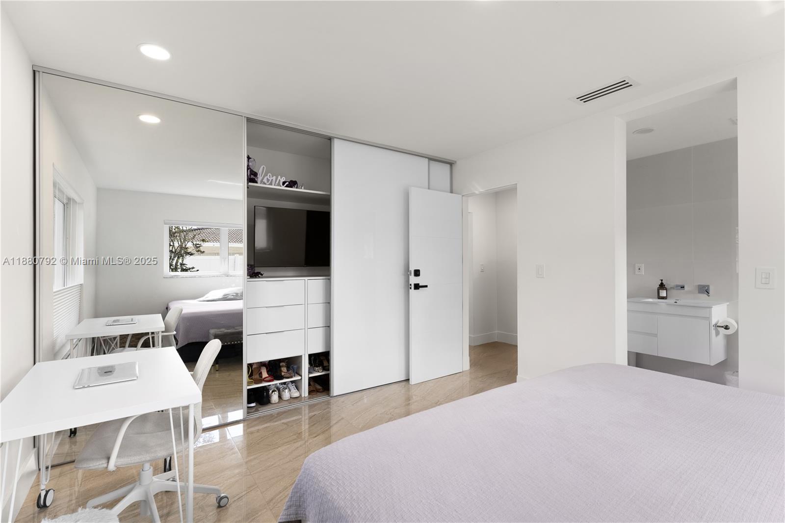 COUNTRY CLUB OF MIAMI EST - Residential Lease
