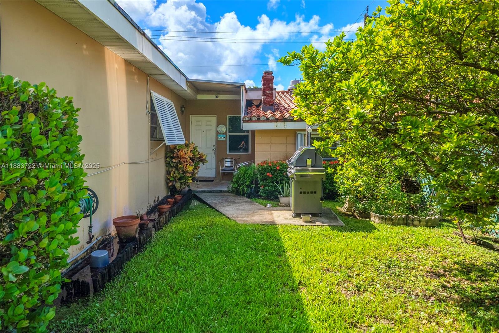 View photos, virtual tours, details... 995 S Shore Dr