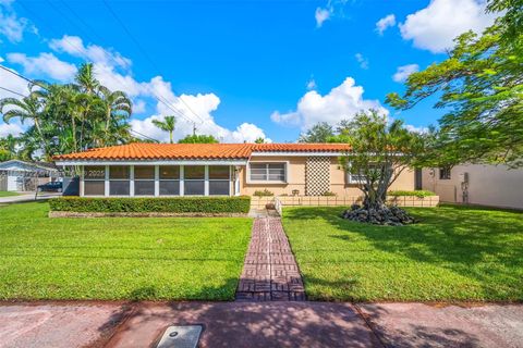 Photo of 995 S Shore Dr, Miami Beach, FL 33141 (MLS # A11883722)