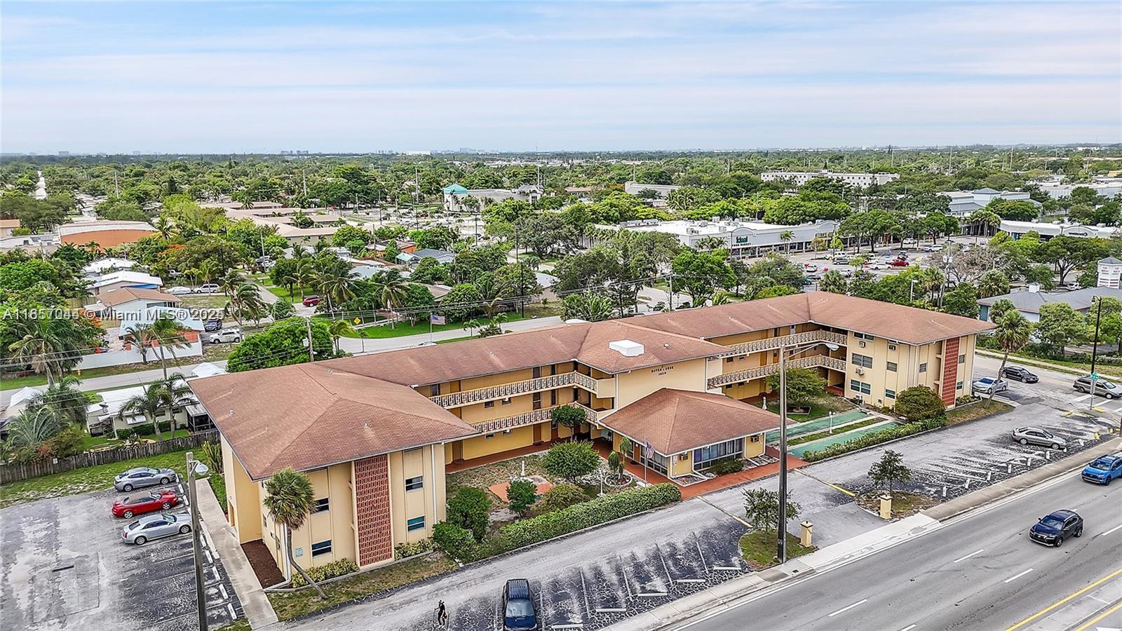 Spacious 1 Bed / 1 Bath Condo in Prime Location! This well-maintained unit features a generous layout with a large walk-in closet and is offered at a great price. Move-in ready with fast condo approval process—perfect for a quick and easy transition! Enjoy the convenience of 1 assigned parking spot right in front of the building, plus on-site laundry in the common area. Ideally located just minutes from major shopping plazas, top restaurants, and the beach.