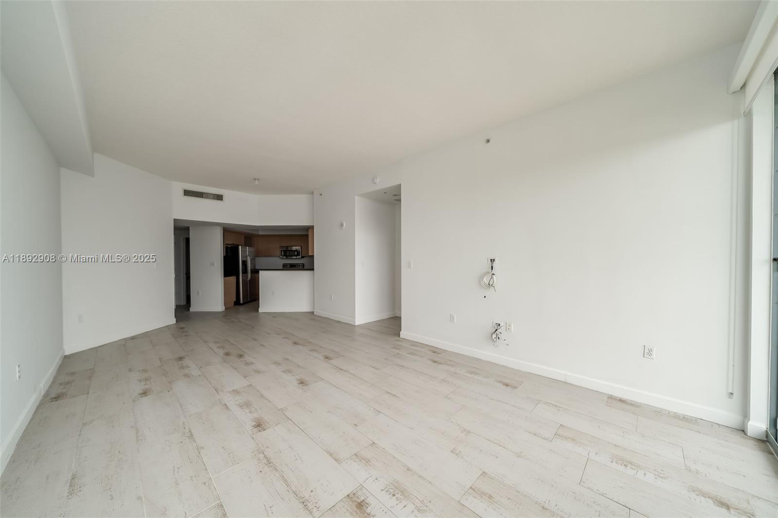 HOLLYWOOD STATION RES CON - Residential Lease