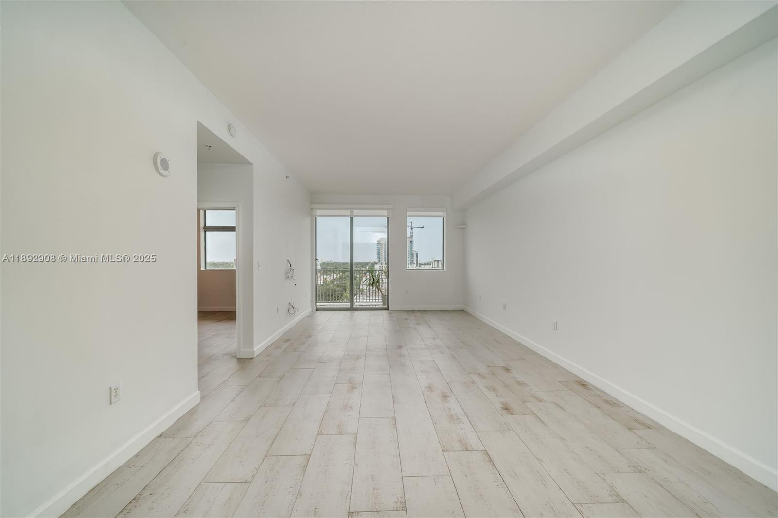 HOLLYWOOD STATION RES CON - Residential Lease