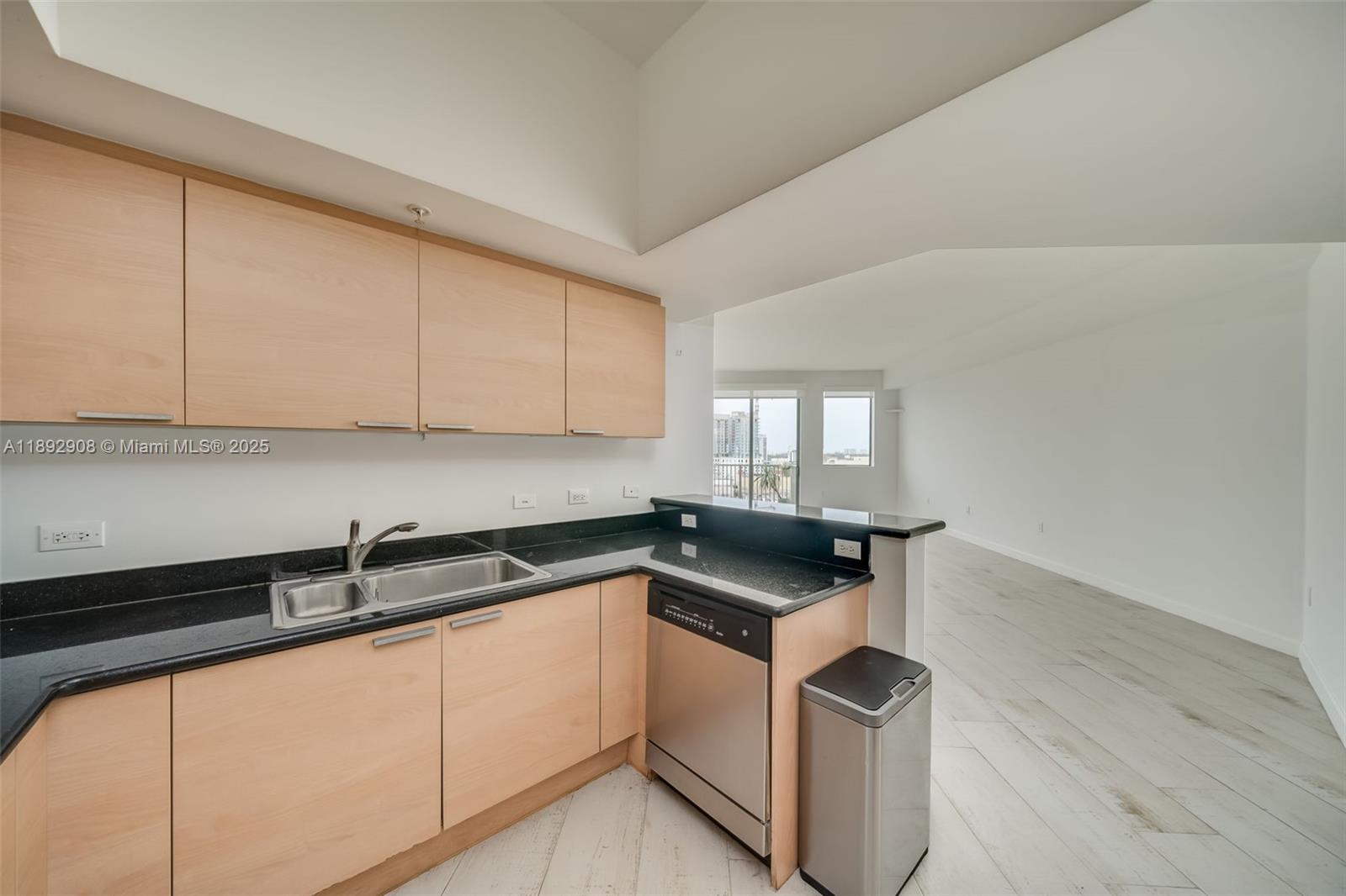 HOLLYWOOD STATION RES CON - Residential Lease