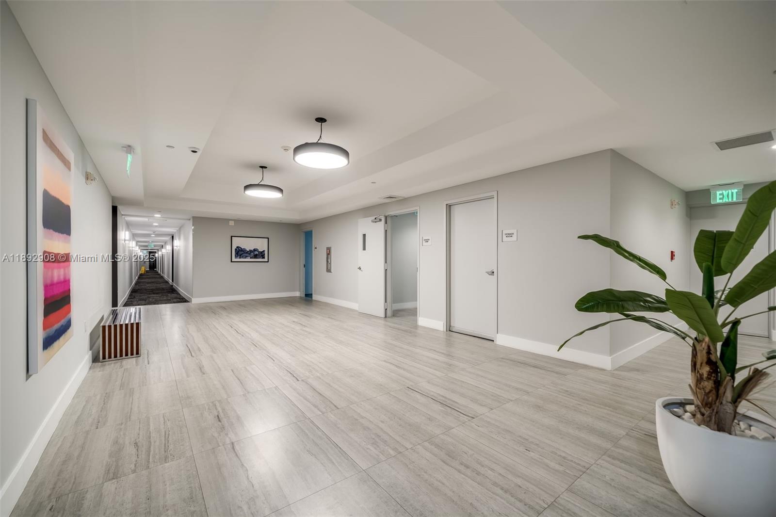 HOLLYWOOD STATION RES CON - Residential Lease
