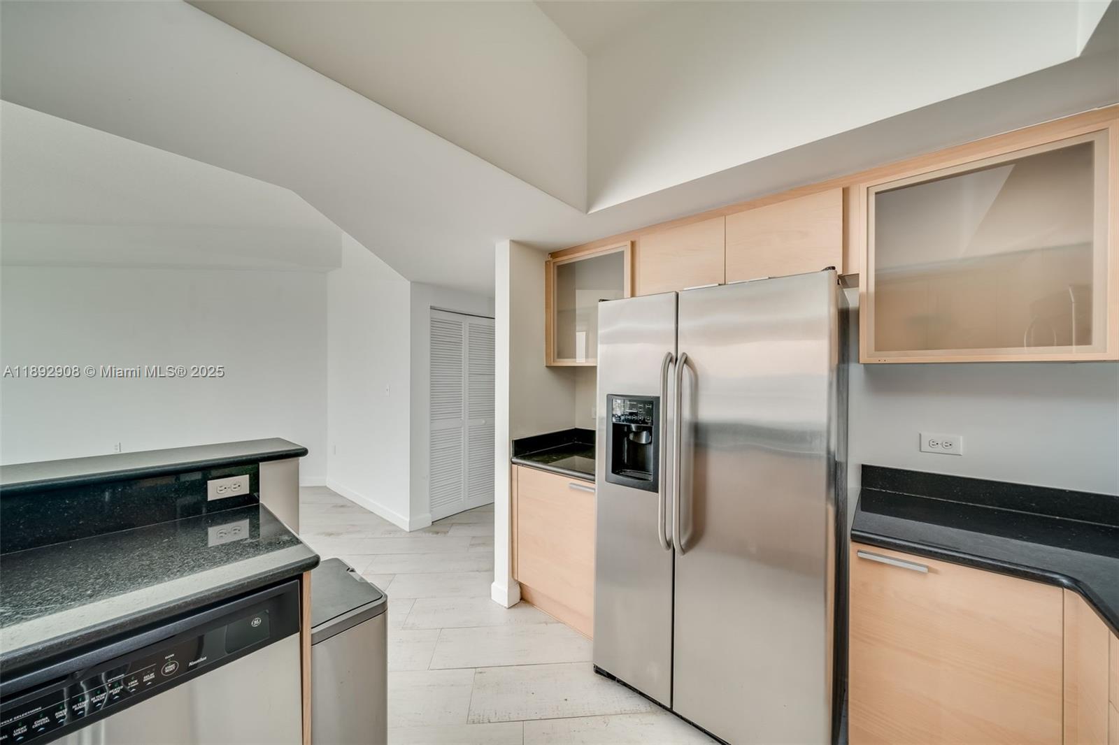 HOLLYWOOD STATION RES CON - Residential Lease