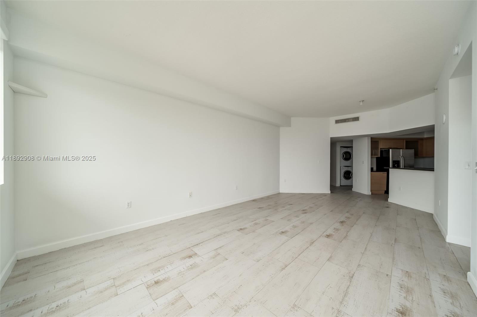 HOLLYWOOD STATION RES CON - Residential Lease