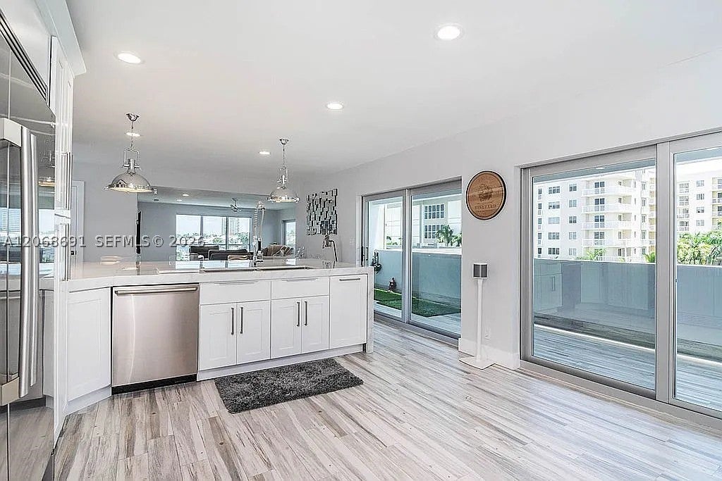 1700 SE 15th St 401