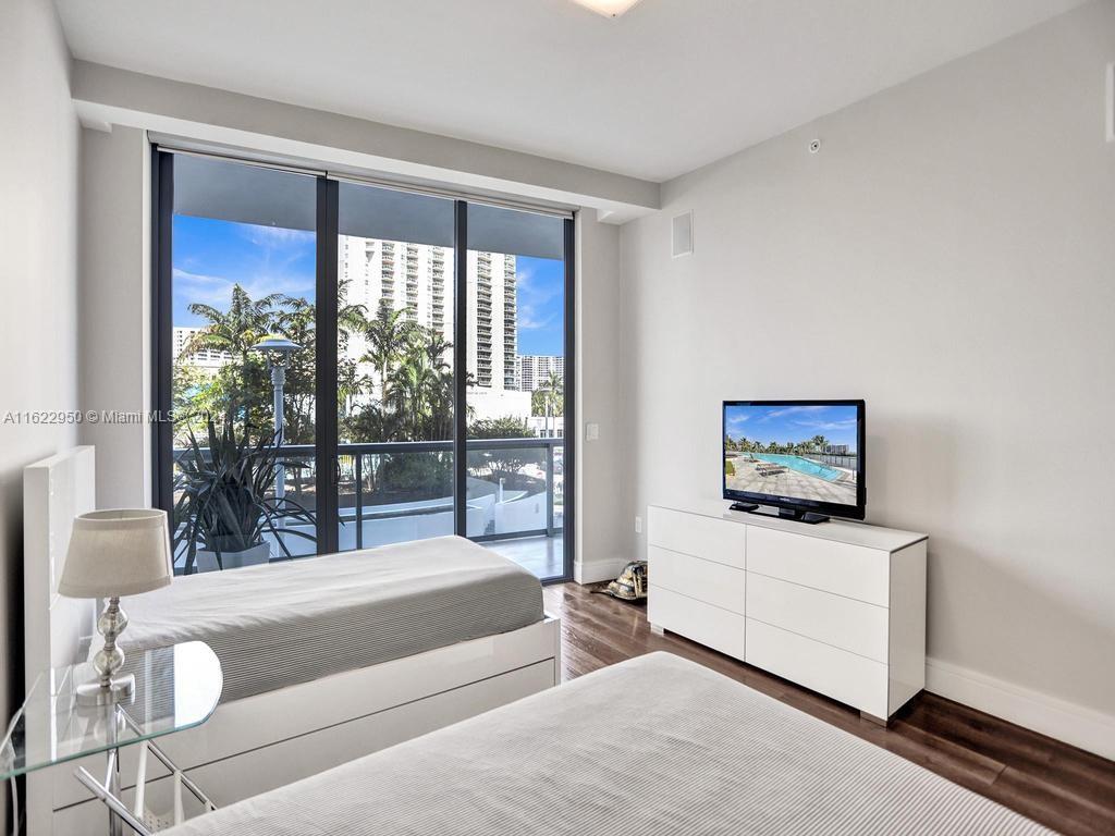 ECHO CONDO - Residential Lease