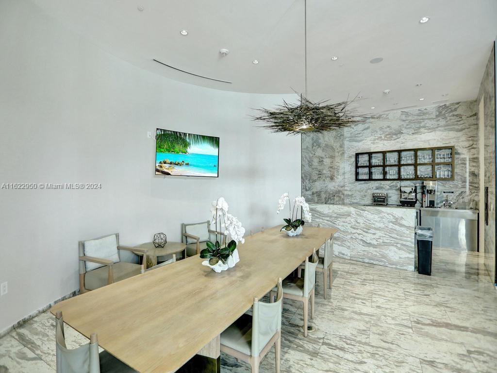 ECHO CONDO - Residential Lease