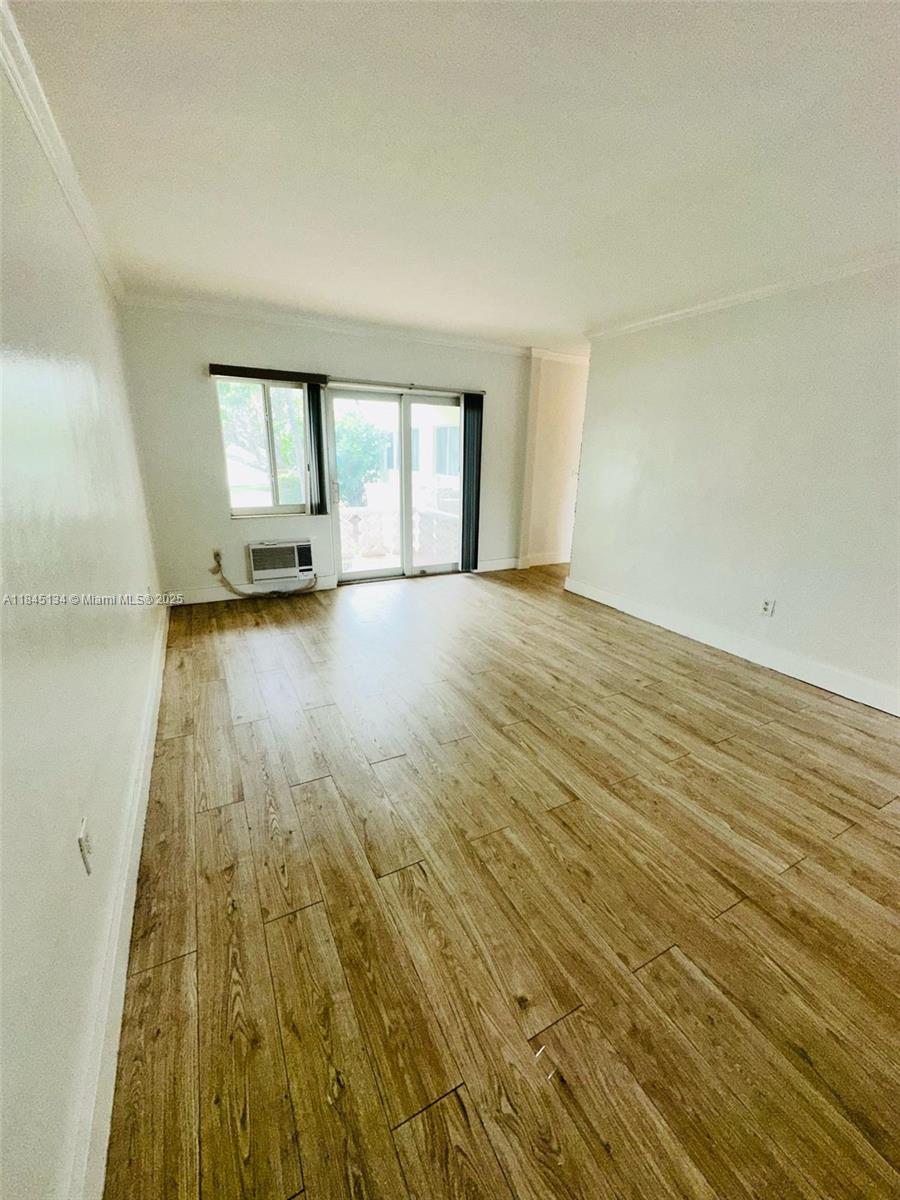 Rare opportunity in one of the most exclusive islands in Miami: Bay Harbor Island.
Lovely, bright and updated apartment WITH 1 BEDRO/1 BATH. Has two parking spaces assigned.
Just a few blocks from the beach, the famous Bal Harbour Shops, restaurants, and much more. Maximum two occupants.