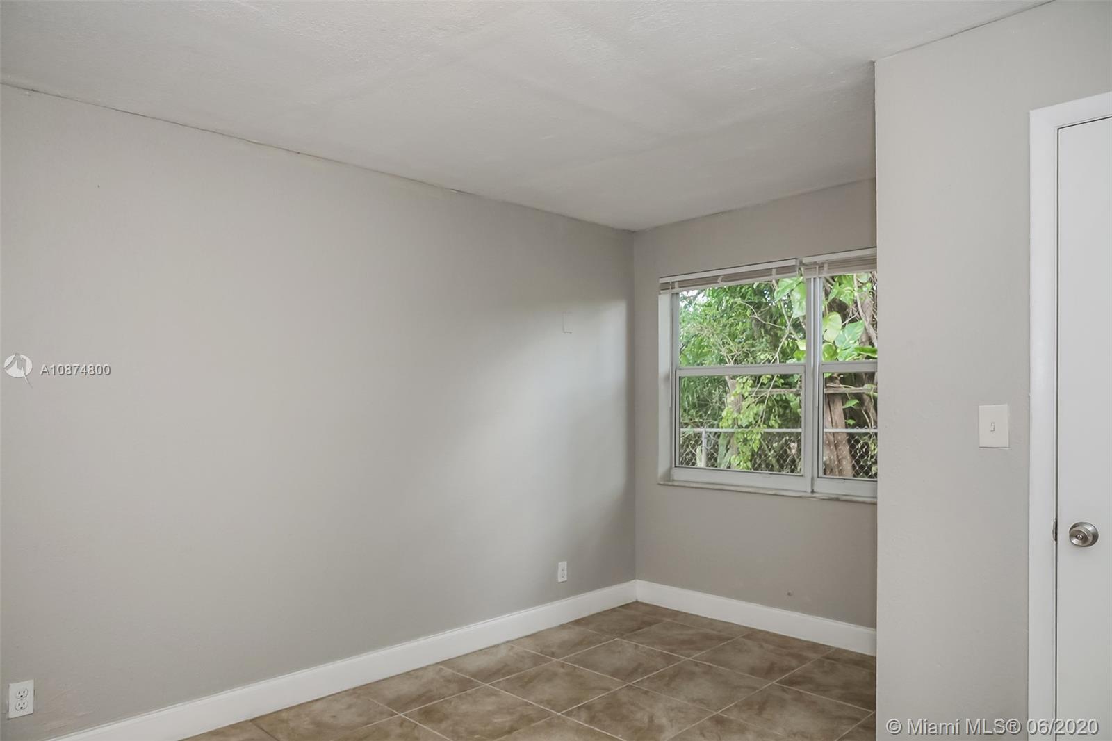 SUNRISE GOLF VILLAGE SEC - Residential Lease