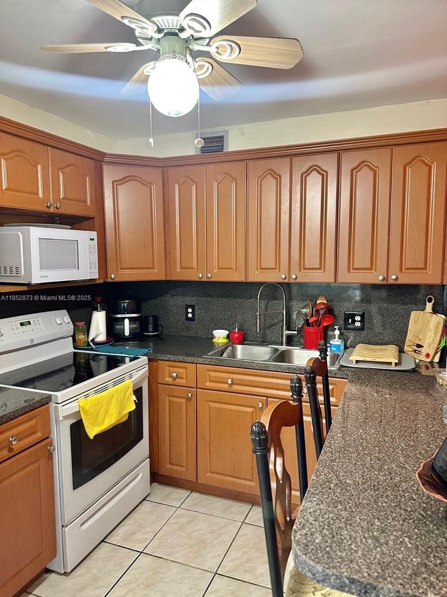 2-Bedroom, 1.5-Bathroom Apartment with Garden View is located in the desirable Century Village community (55+ community), offering a peaceful garden view from your private balcony. Inside, you'll find spacious living areas and a well-equipped kitchen, perfect for comfortable living.
Enjoy resort-style amenities including a clubhouse, pools, tennis courts, and fitness center, all within a secure, gated environment. This is a fantastic opportunity for relaxed, maintenance-free living. 24hr notice for any showing. Contact the Co listing agent to schedule. Andreina Gimenez +1 786-901-4957.