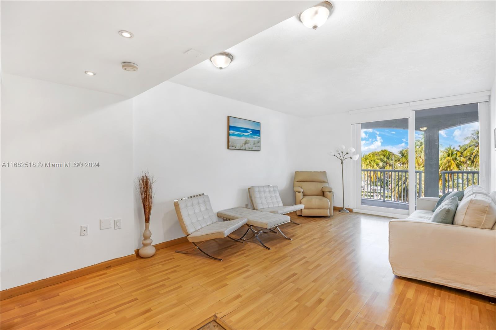 5401 Collins Ave 133
