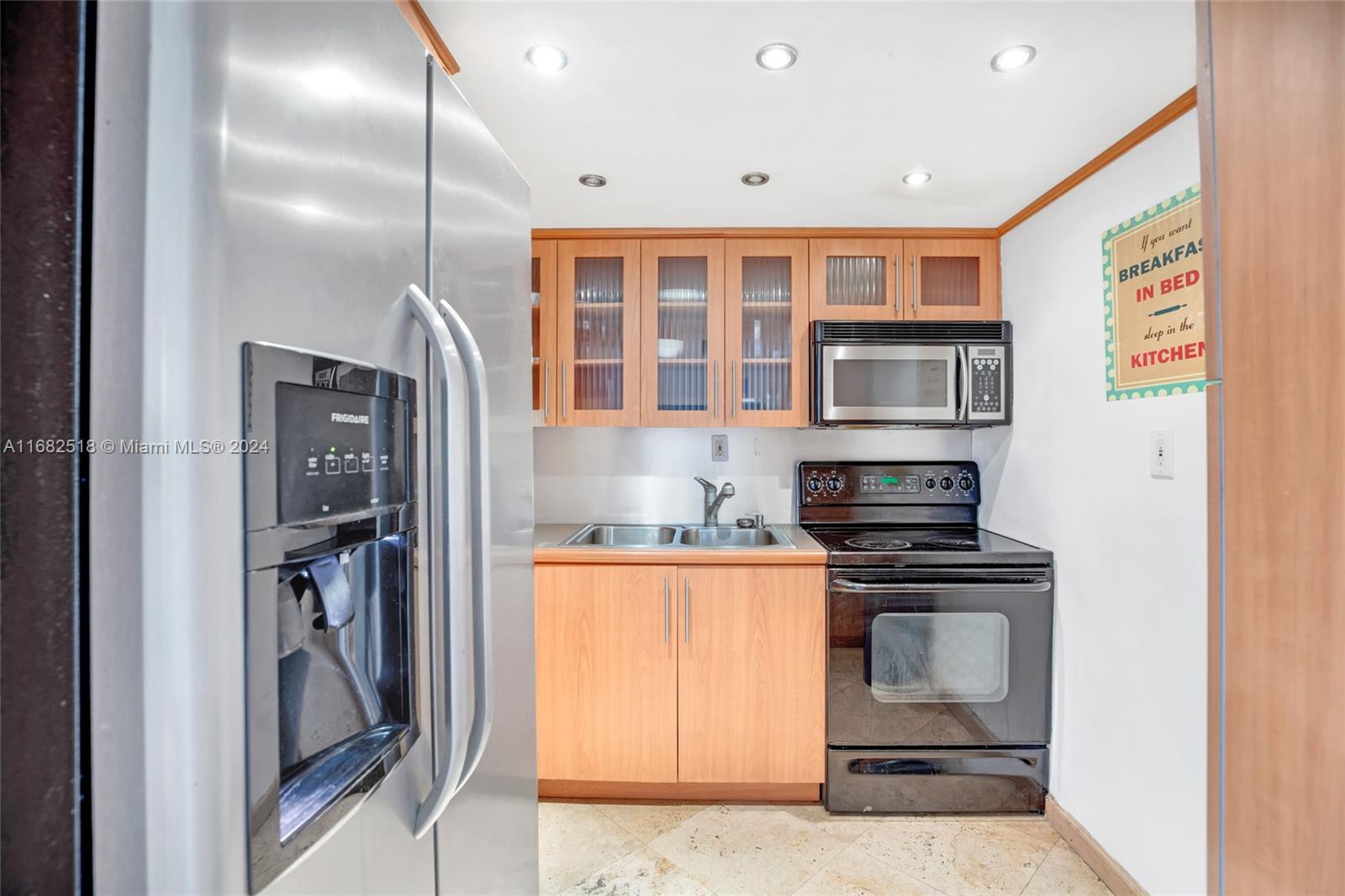 5401 Collins Ave 133