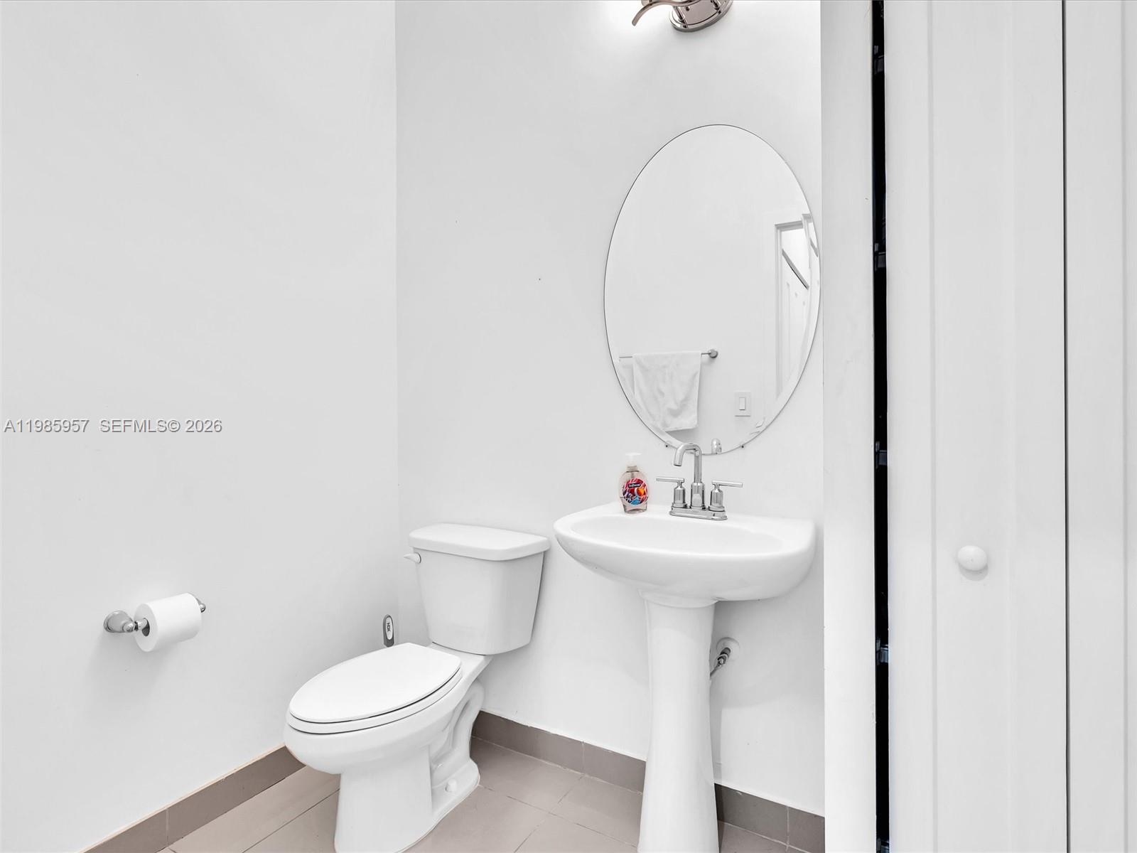 WHISPERING OAKS - Residential Lease