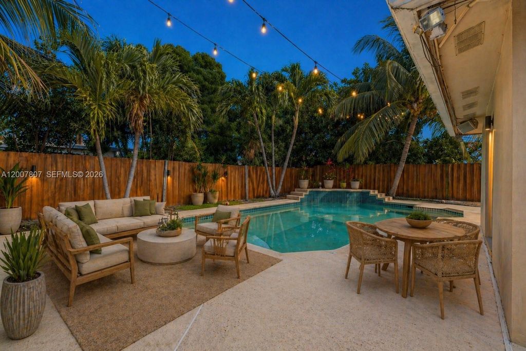 Photo of 4051 NE 17th Ter, Pompano Beach, FL 33064 (MLS # A12007807)