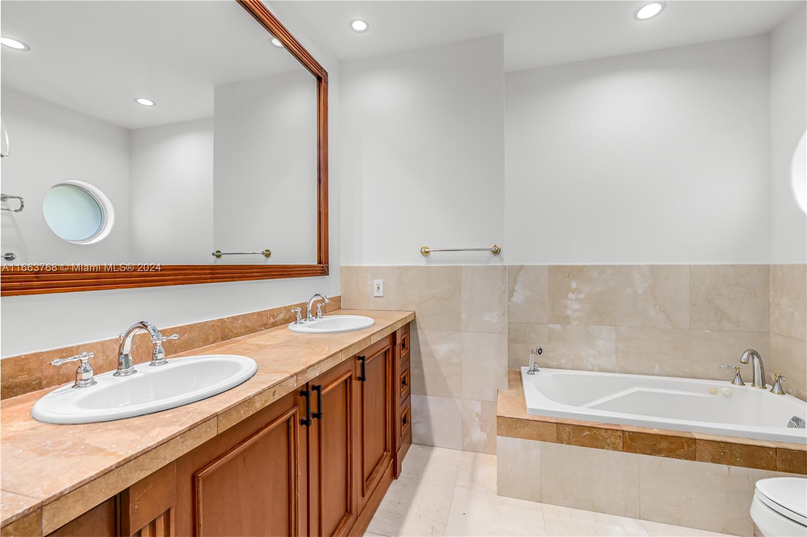 LA GORCE GOLF SUB - Residential