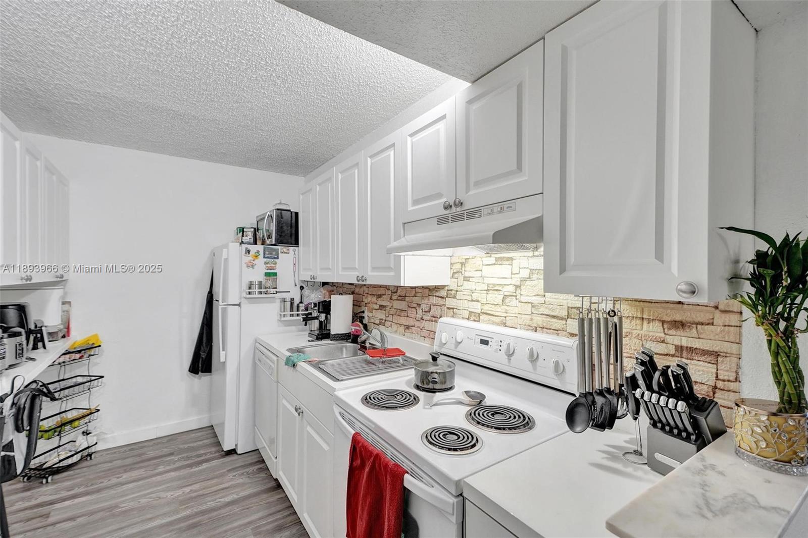 HARBOUR POINTE OF MIAMI C - Residential