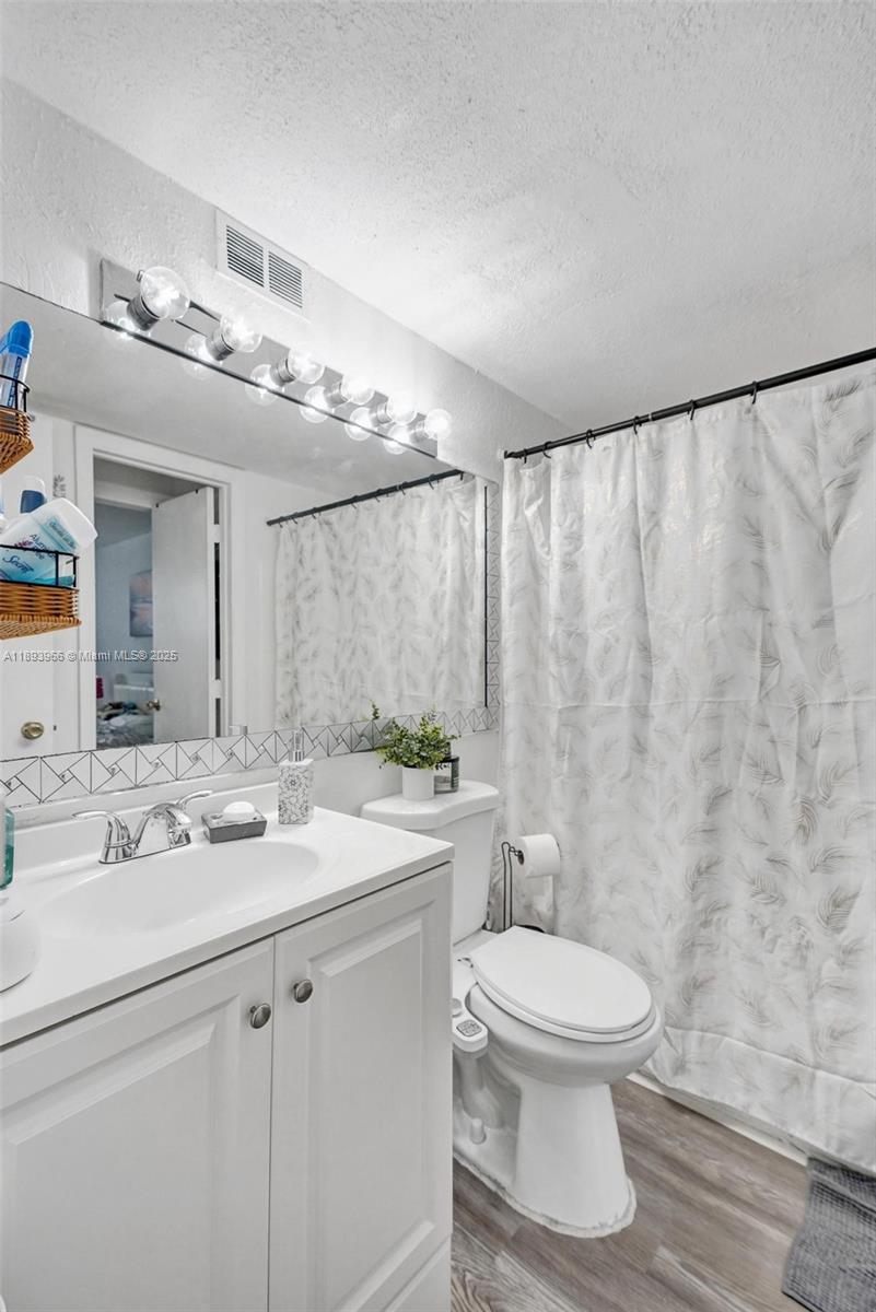 HARBOUR POINTE OF MIAMI C - Residential
