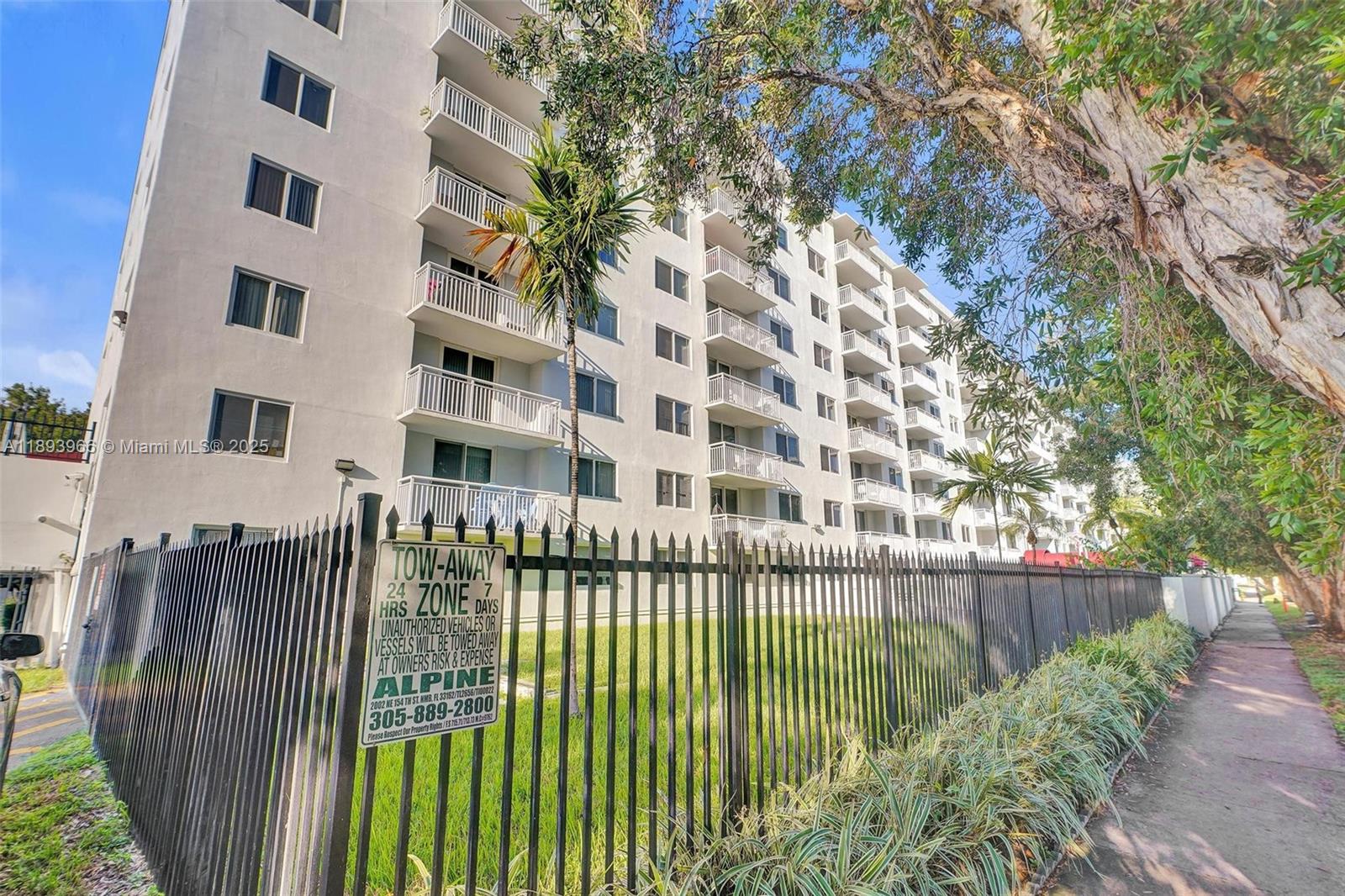HARBOUR POINTE OF MIAMI C - Residential