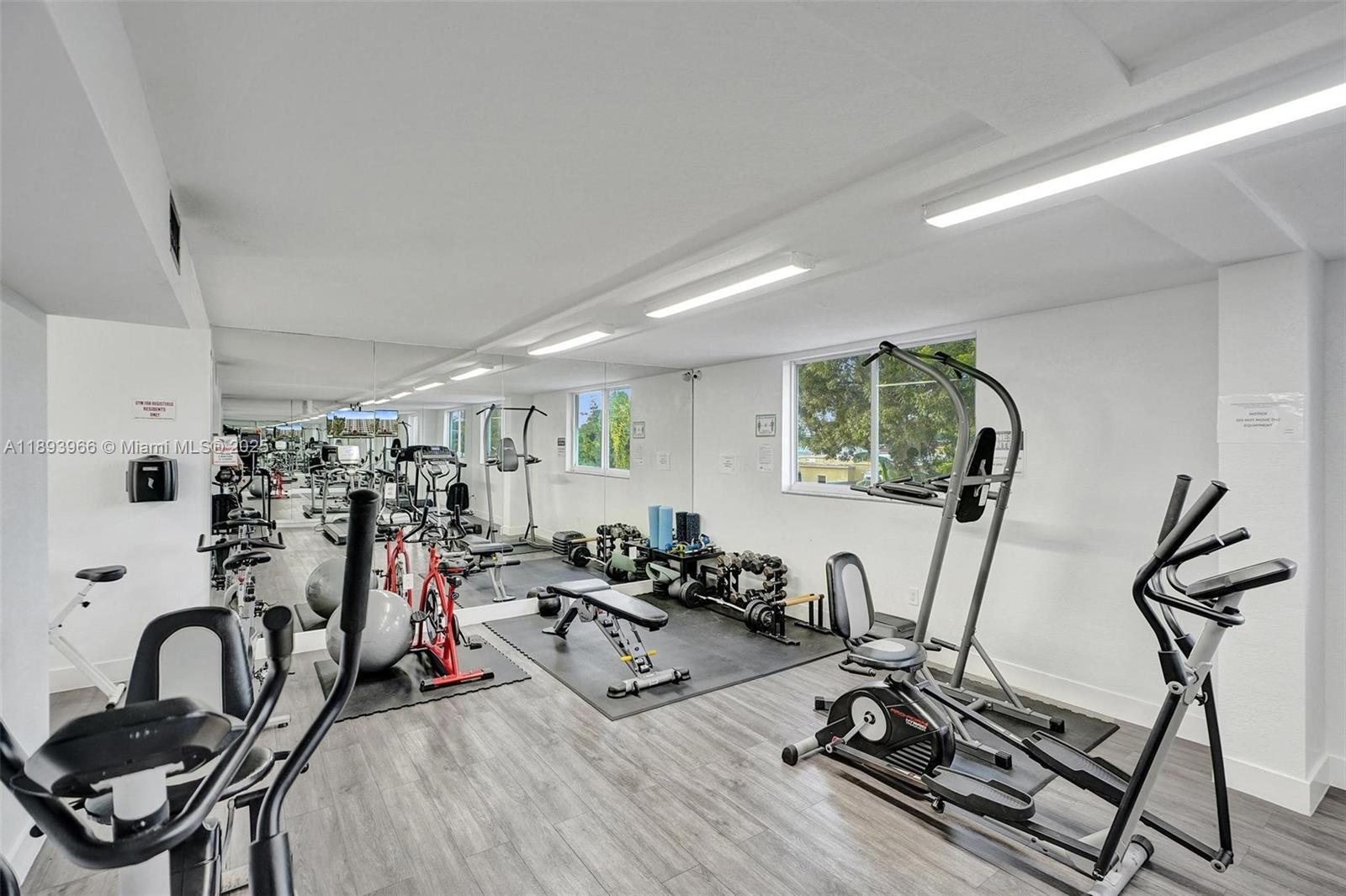 HARBOUR POINTE OF MIAMI C - Residential