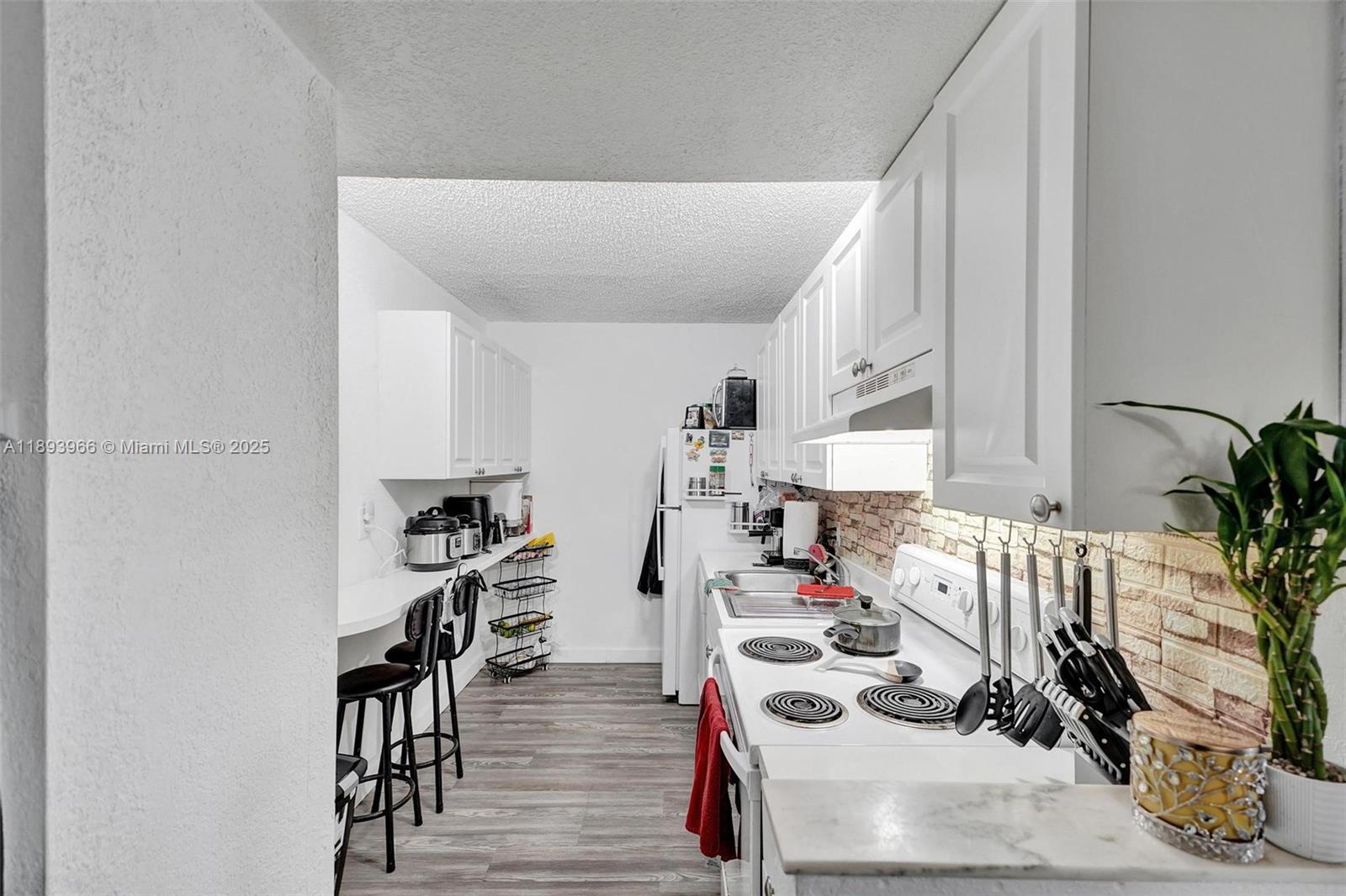 HARBOUR POINTE OF MIAMI C - Residential