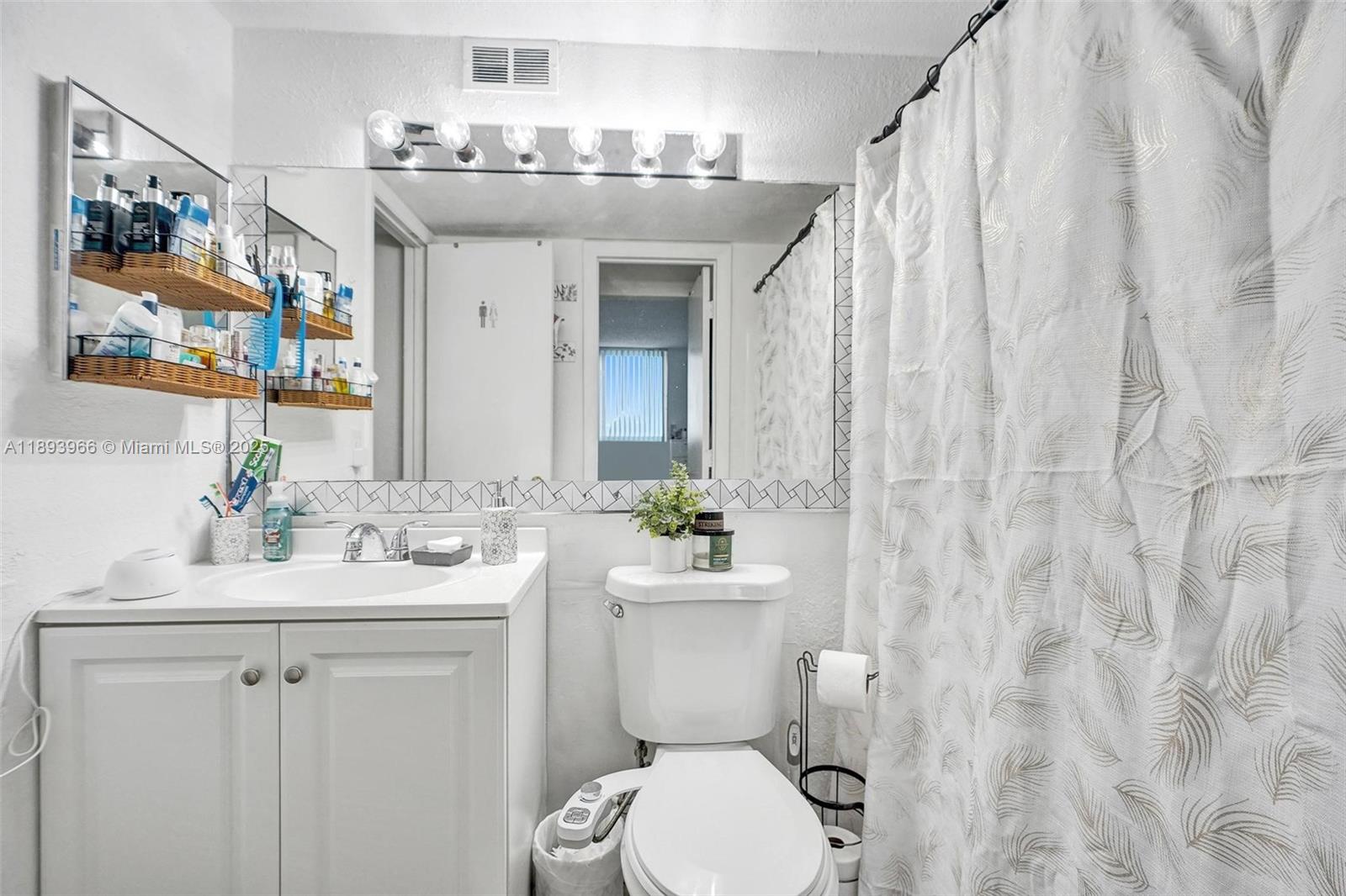 HARBOUR POINTE OF MIAMI C - Residential