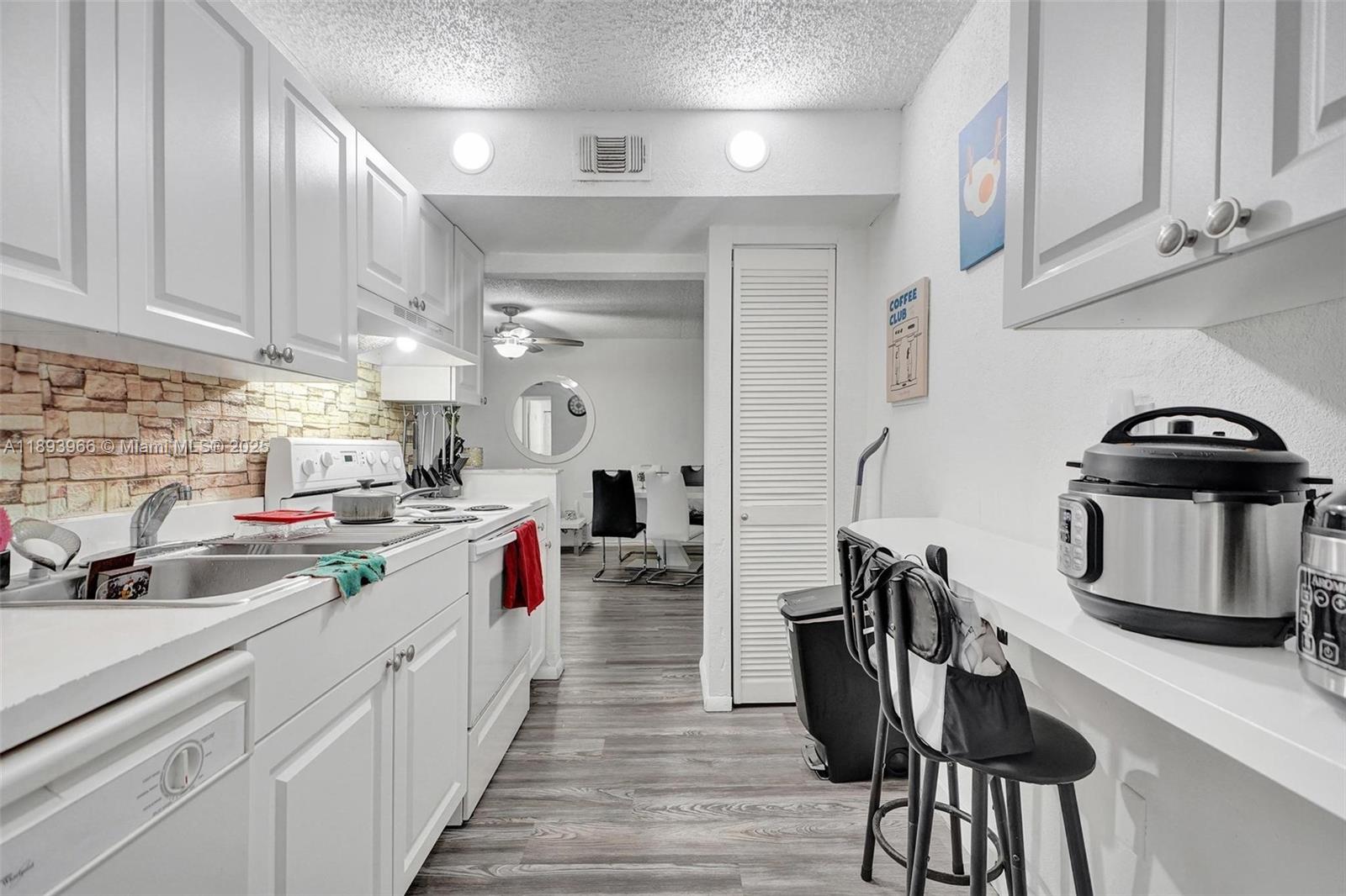HARBOUR POINTE OF MIAMI C - Residential