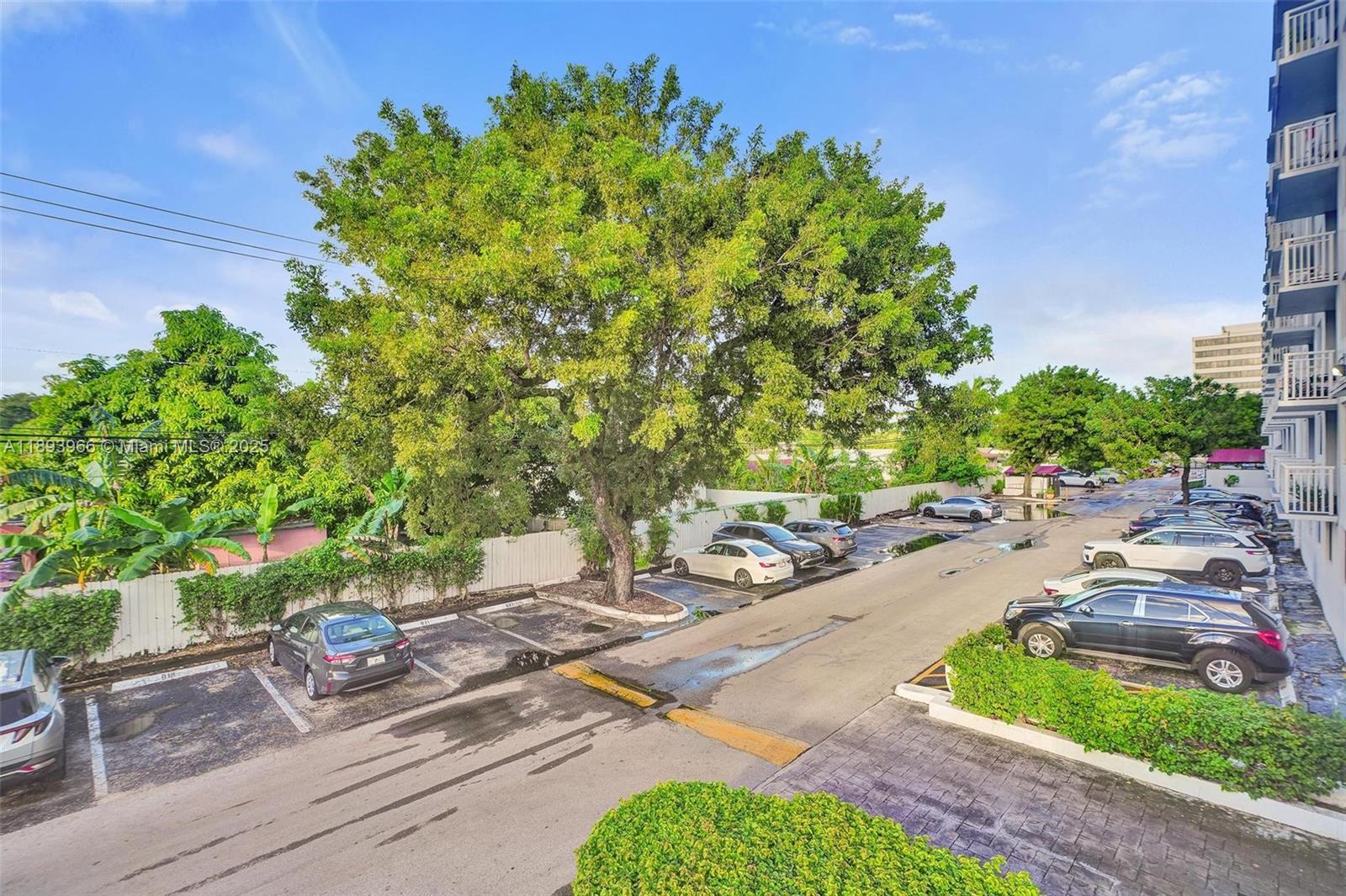 HARBOUR POINTE OF MIAMI C - Residential