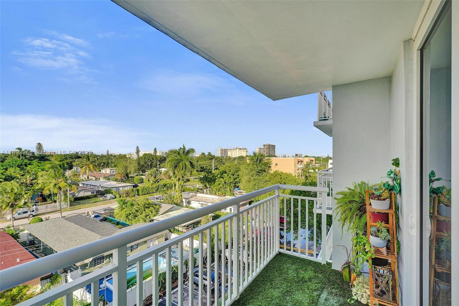 HARBOUR POINTE OF MIAMI C - Residential