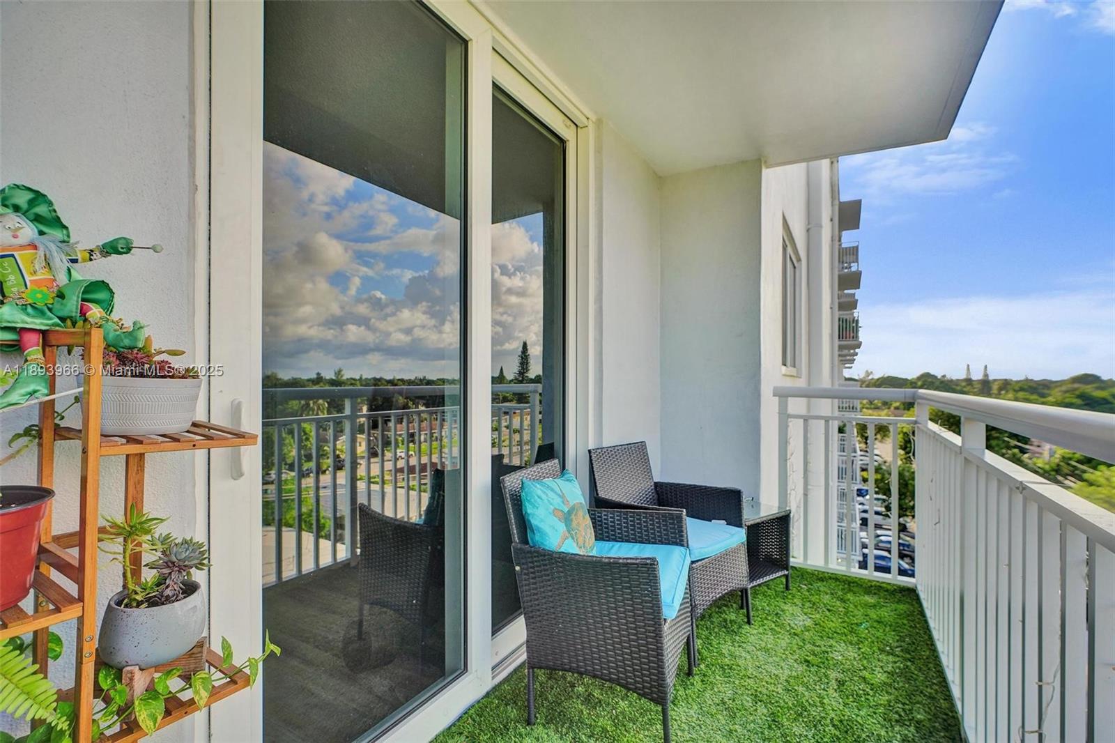 HARBOUR POINTE OF MIAMI C - Residential