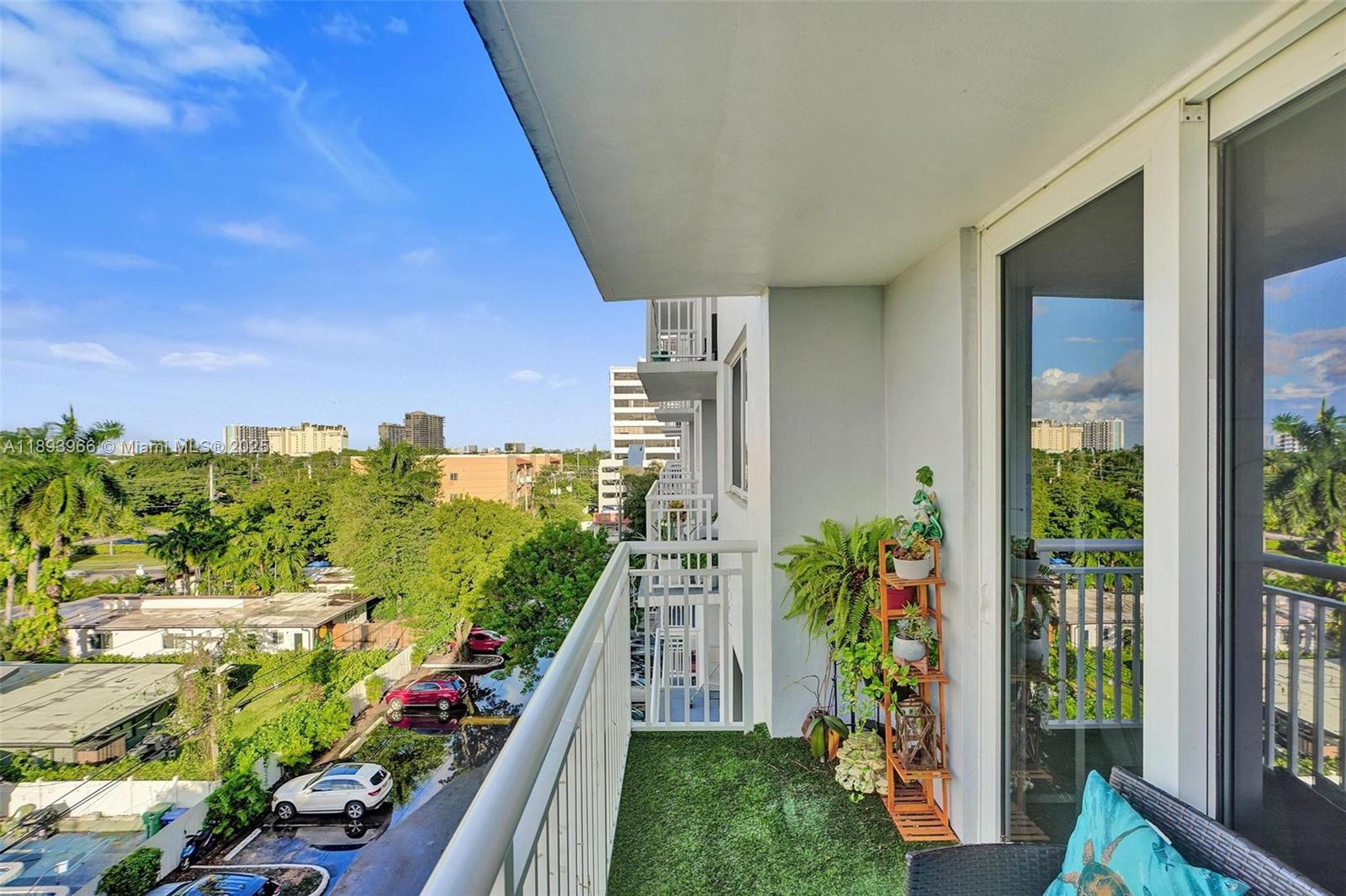 HARBOUR POINTE OF MIAMI C - Residential