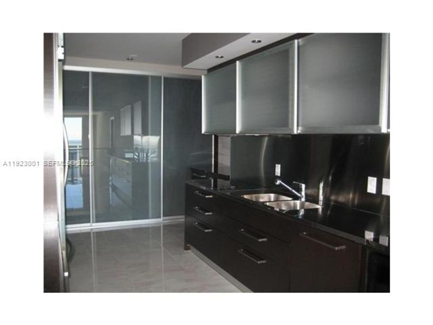 UNFURNISHED. BREATHTAKING OCEAN VIEWS AWAIT YOU FROM THE BEST PRICED 2-LEVEL PENTHOUSE IN THE BEACH CLUB. 2570 SQ.FT. 3/4 DIRECT OCEAN VIEW, REMODELED: FLOORS, KITCHEN, DOORS, LIGHTINING, CLOSETS. BALCONY PLUS 1300 SQ.FT. 5 STAR COMPLEX DIRECTLY ON THE OCEAN. BUILDING FUTURES 40,000 SF FULL SERVICE SPA & FITNESS CLASSES, YOGA, LATIN DANCING, POOL TRAINING, POOL AREA BAR.