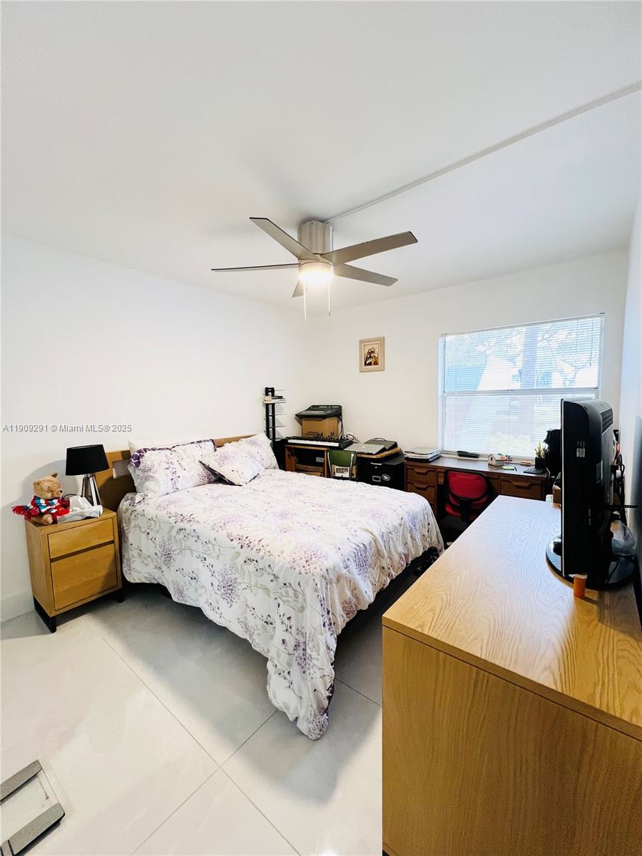 SANDS POINT CONDOMINIUM I - Residential