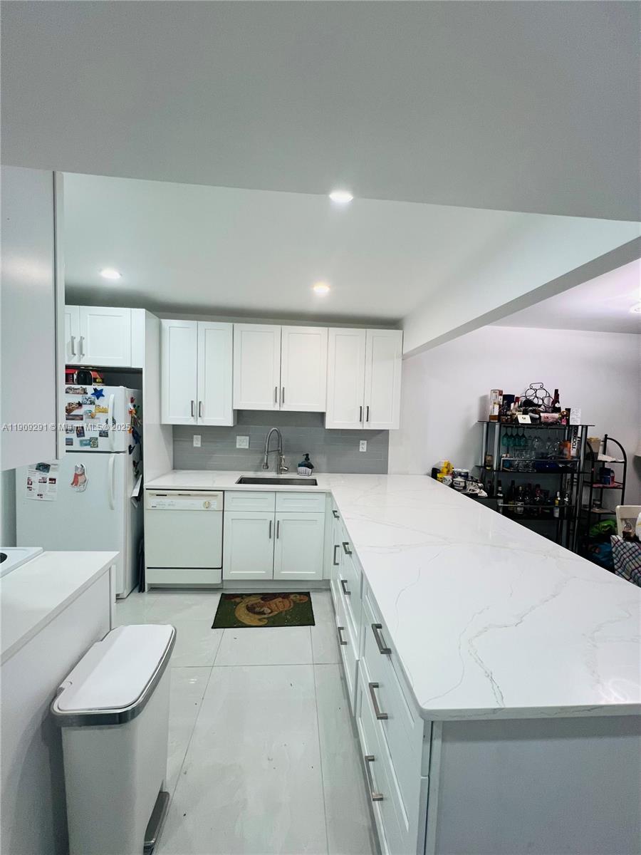 SANDS POINT CONDOMINIUM I - Residential