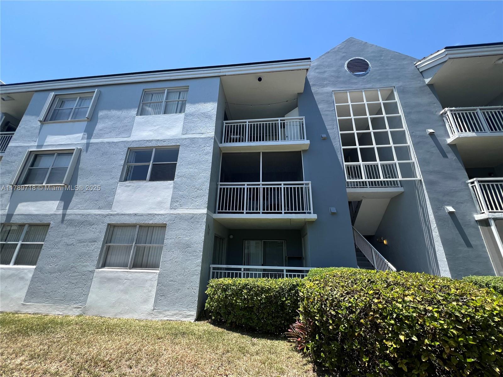 Rental Property at 8580 Sw 212th St 104, Cutler Bay, Miami-Dade County, Florida - Bedrooms: 1 
Bathrooms: 1  - $1,900 MO.