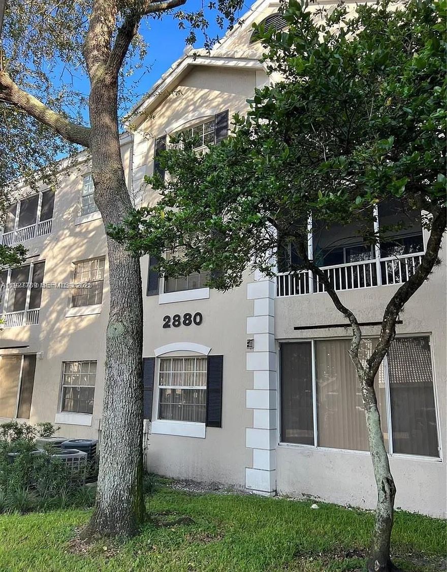 1 Bed | 1 Bath | Private Garage Included ?

Move right into this spotless second-floor condo featuring a private garage and beautiful wide lake and pool views from the screened balcony. Enjoy a bright and open living space with laminate flooring in the main areas and plush carpet in the bedroom, plus a spacious walk-in closet.

The unit includes a full-size washer and dryer, stainless steel appliances, and is conveniently located next to the clubhouse and one of three community pools.

????? The community offers pools, a state-of-the-art fitness center, and beautifully maintained common areas—perfect for a comfortable and active lifestyle.

? Private garage included
? Lake & pool views
? Washer & dryer in unit
? Resort-style amenities

?? Don’t miss this opportunity—schedule your showing today!