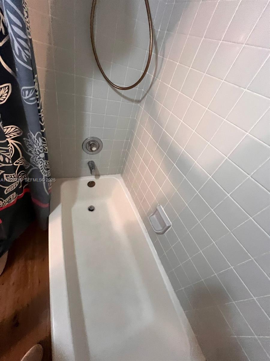 LAKEVIEW CLUB CONDO - Residential Lease