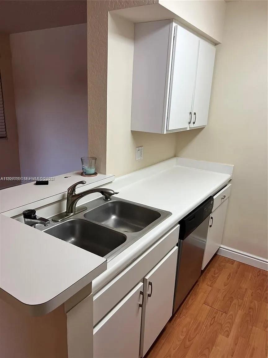 LAKEVIEW CLUB CONDO - Residential Lease