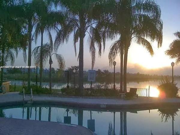 LAKEVIEW CLUB CONDO - Residential Lease