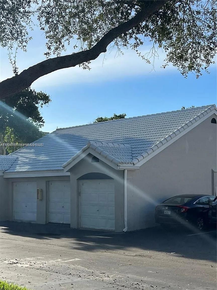 LAKEVIEW CLUB CONDO - Residential Lease