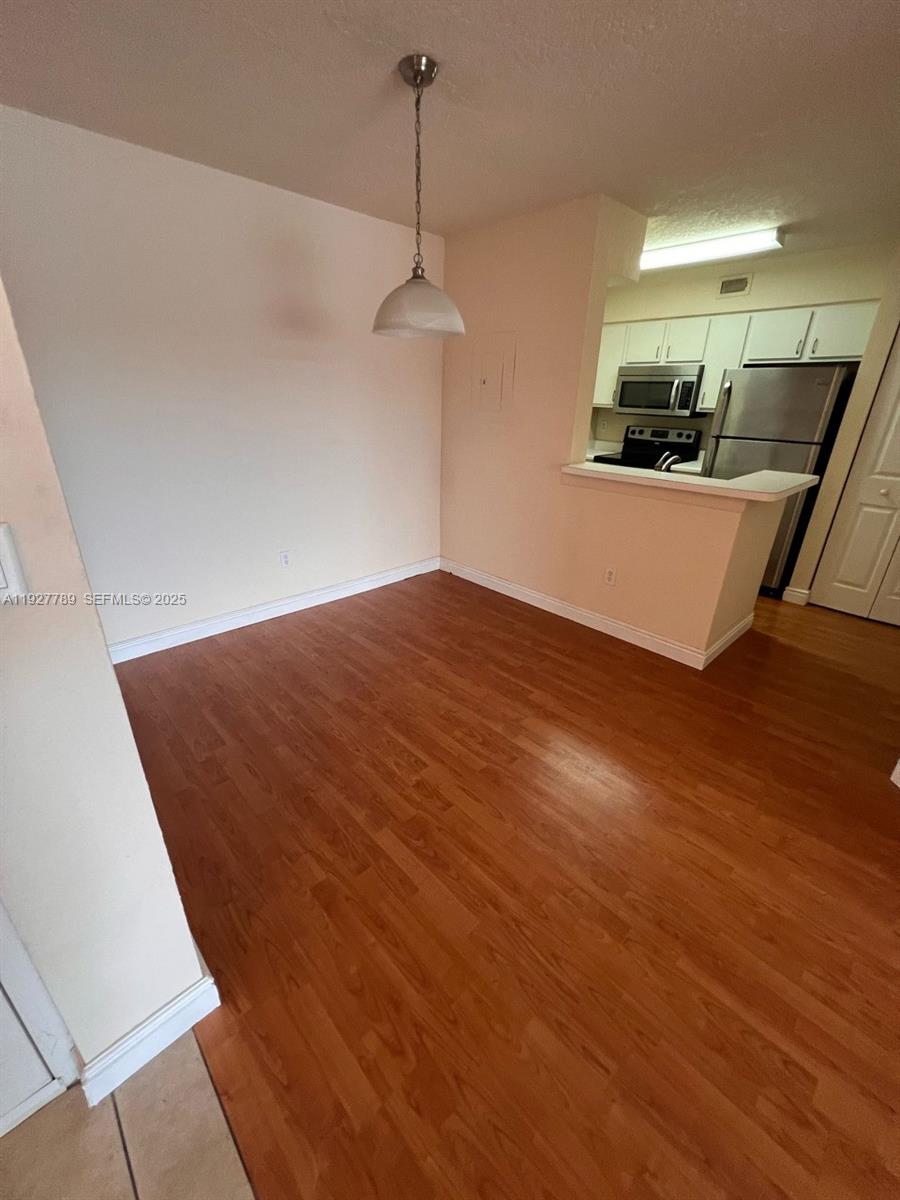 LAKEVIEW CLUB CONDO - Residential Lease