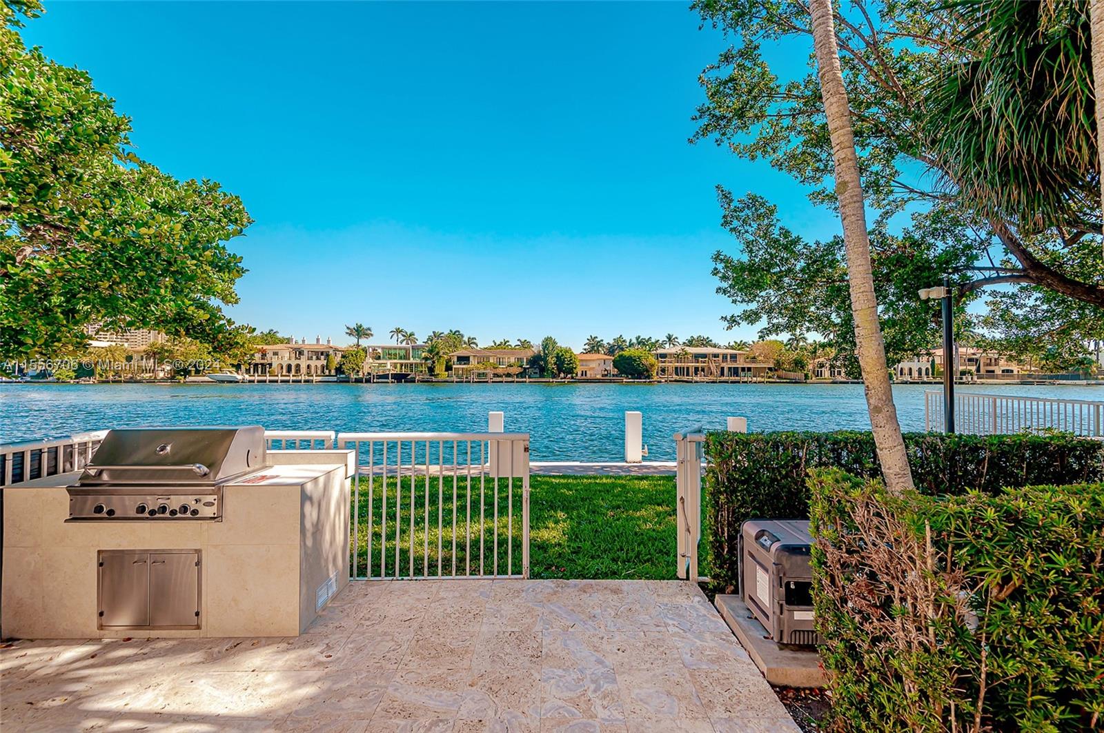 THE COURTYARDS AT THE POI - Residential