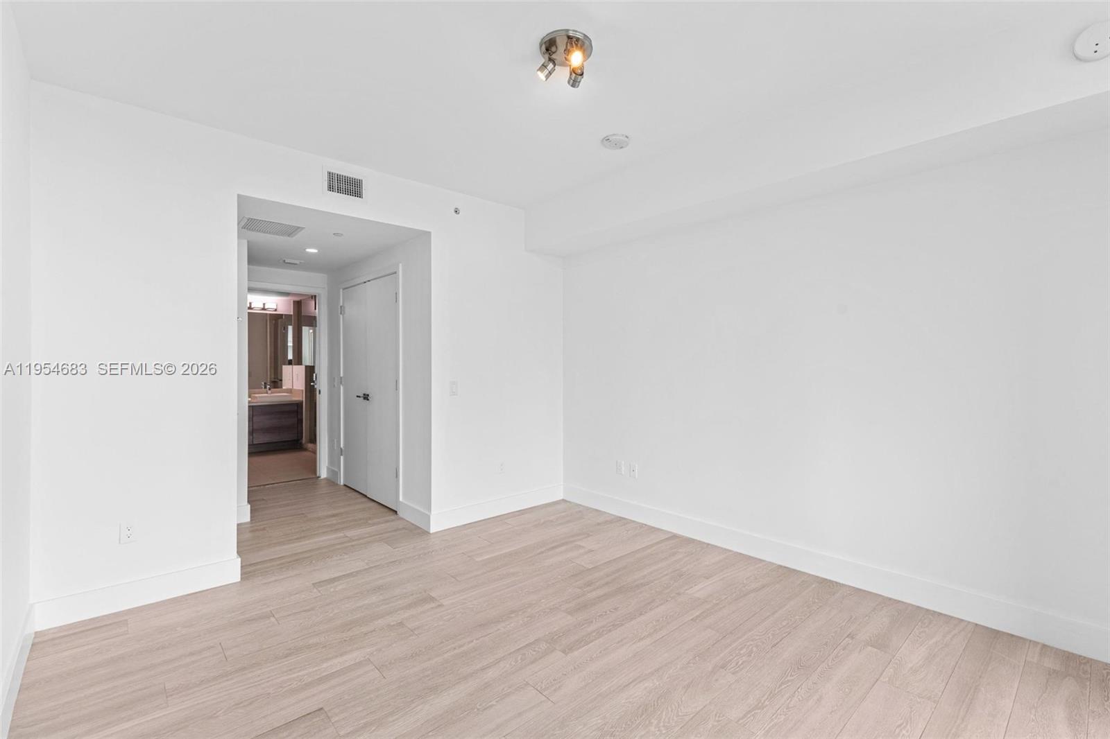 THE BOND (1080 BRICKELL) - Residential