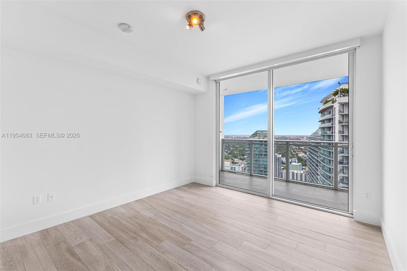 THE BOND (1080 BRICKELL) - Residential