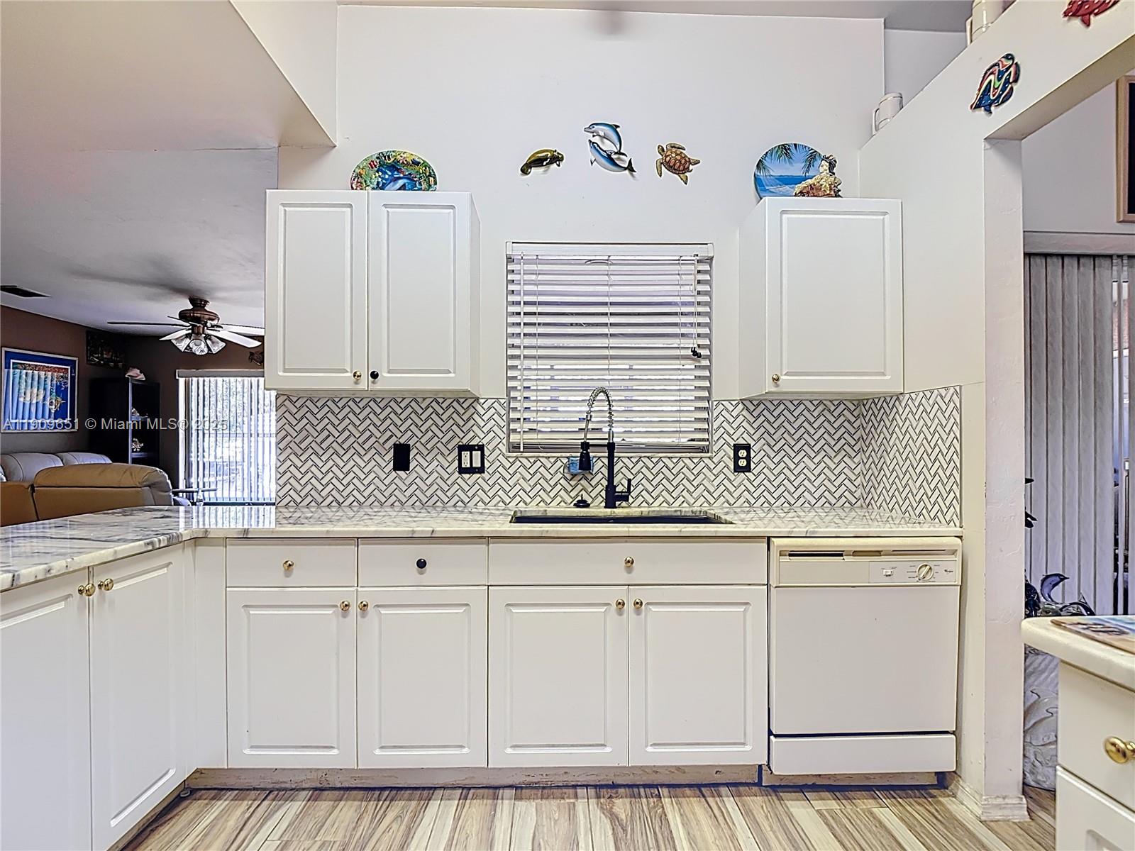 341800 - GOLDEN GATE EST U - Residential